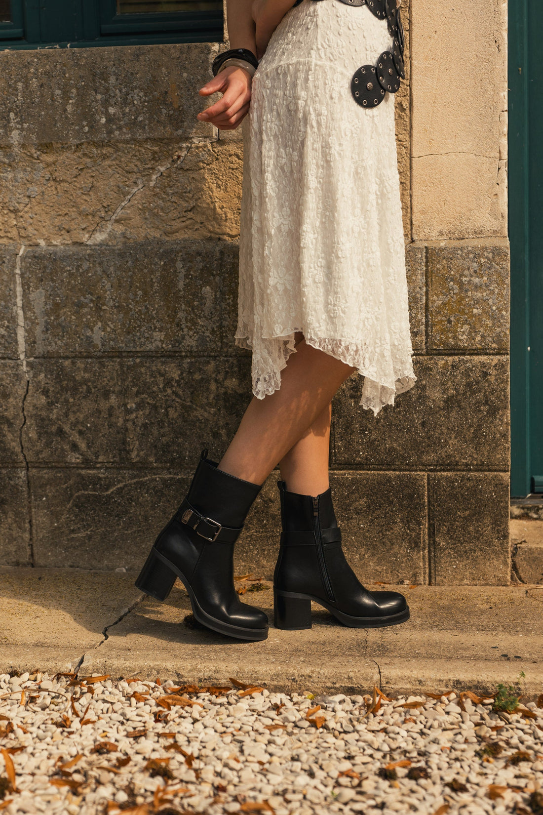 Bottines élégantes en similicuir noir avec boucle