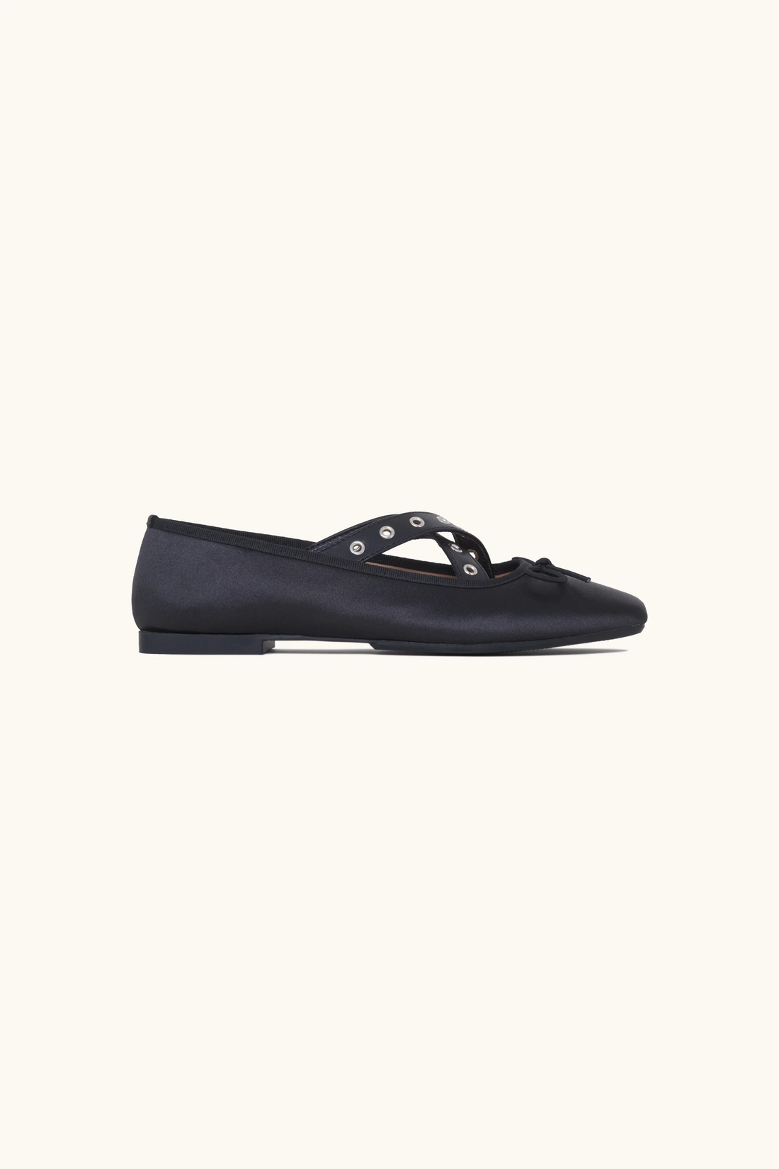 Ballerines à brides croisées et détail œillets noires