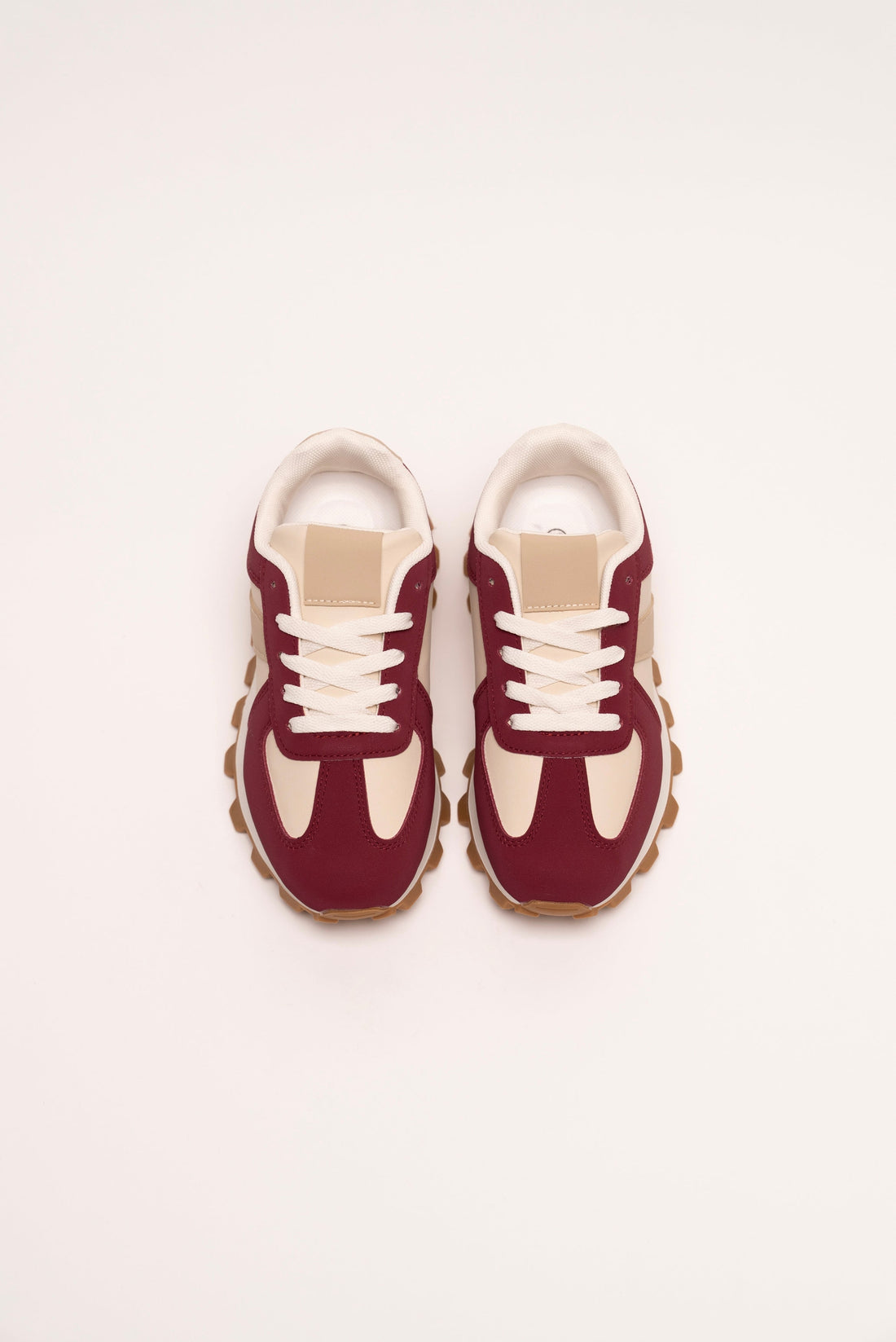 Baskets rétro bordeaux